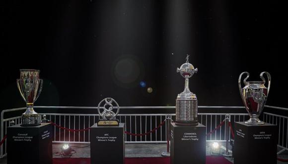 Los trofeos de los principales torneos de clubes mandaron un claro mensje contra el COVID-19. (Foto: Twitter Al-Hilal)