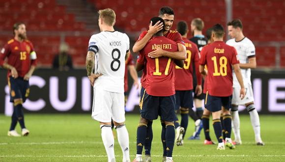 Spain's players react at the end of the UEFA Nations League football match between Germany and Spain in Stuttgart, southern Germany, on September 3, 2020. (Photo by Thomas KIENZLE / AFP)