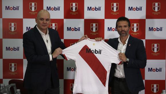 La selección peruana tiene nuevo sponsor oficial: la marca Mobil. (Foto: FPF)