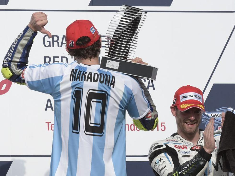 MotoGP: Valentino Rossi celebra triunfo con homenaje a Diego Maradona [FOTOS]