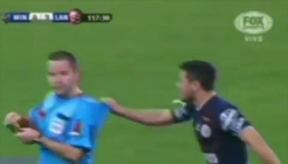 Recopa Sudamerinana: Jugador de Lanús enfurece y jala de la camiseta a árbitro [VIDEO] 