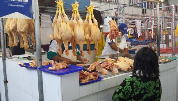 El precio del pollo ha incrementado debido a que el dólar subió por la coyuntura política del país. (Foto: GEC)
