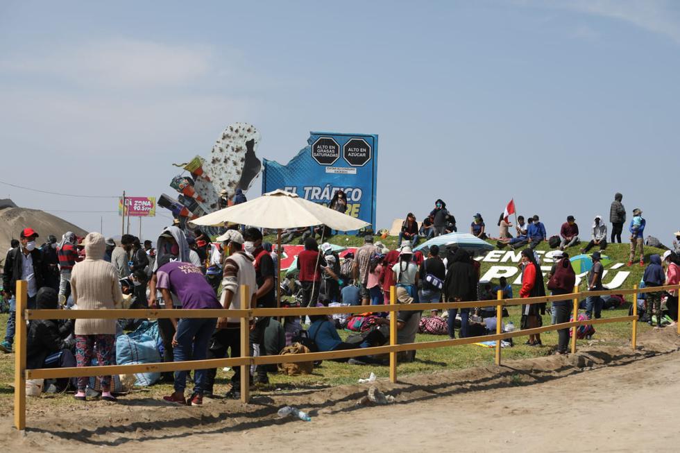Cusco: decena de pobladores caminan por la Panamericana Sur para llegar a la Ciudad Imperial. Foto: Britanie Arroyo / GEC