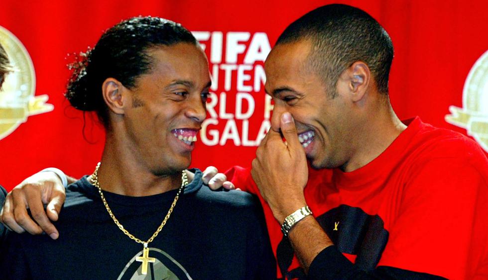 Ronladinho y Thierry Henry eran los jugadores más valiosos del 2004. (Foto: AFP)