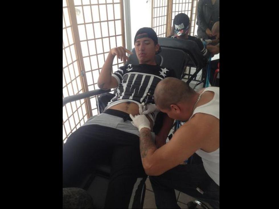 Hernán Hinostroza se tatúa nombre de su musa de Esto es Guerra