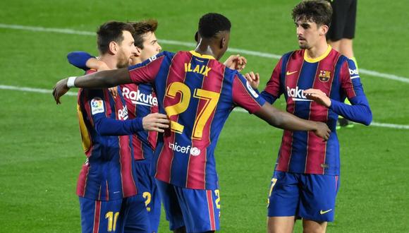 Barcelona le dio una paliza al Alavés, de la mano de Messi y quedó listo para el choque ante PSG por la Champions League.