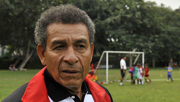 Héctor Chumpitaz y esposa fueron internados en una clínica, el reciente jueves. (Foto: AFP)