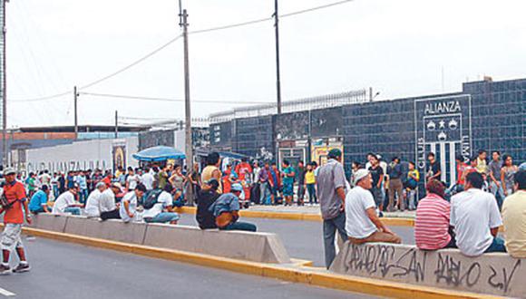 Hinchas se aglomeraron en boletería de Matute para comprar entradas del Alianza-Estudiantes