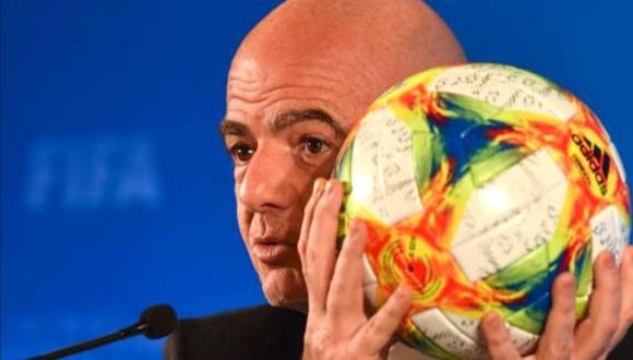 Gianni Infantino seguirá como presidente de FIFA durante investigación