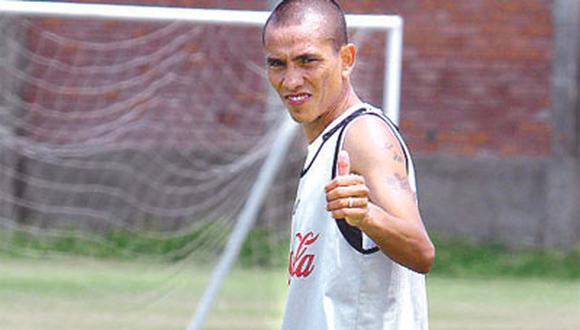 Luis Hernández es ofrecido para cubrir la banda izquierda victoriana