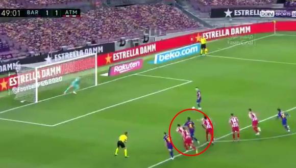 Rakitic dentro del área tras el penal de Lionel Messi para el 2-1. (Captura LaLiga)