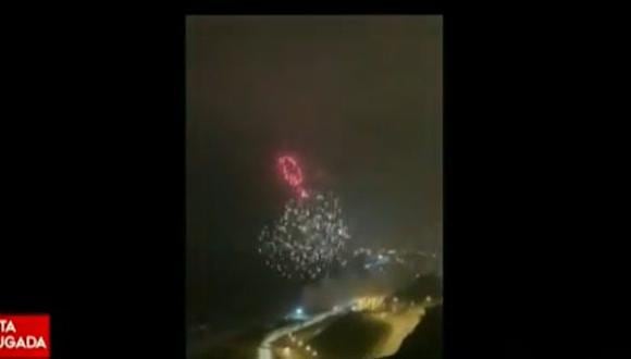 Espectáculos de luces ocurrió en la Costa Verde por el Bicentenario de la Independencia del Perú. (Captura: América Noticias)