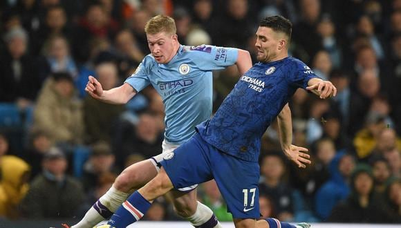 Chelsea recibe a Manchester City en un duelo seguido por Liverpool y sus aficionados. (Foto: AFP)