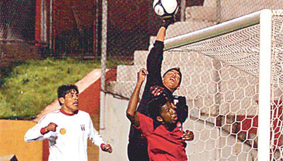 Colombiano hizo goles de triunfo de Cienciano ante selección de Cusco por 2-0.