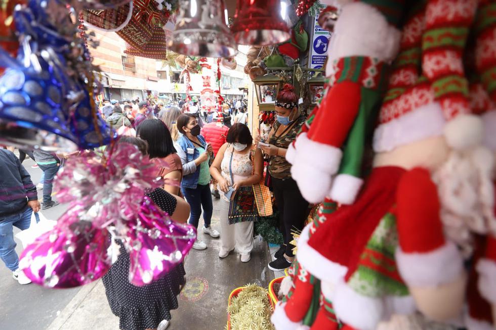 Actividades comerciales en Mesa Redonda en visperas de las fiestas navideñas. Fotos: Eduardo Cavero/ @photo.gec
