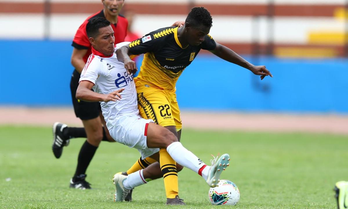 Cantolao vs Atlético Grau. FOTO FERNANDO SANGAMA / GEC