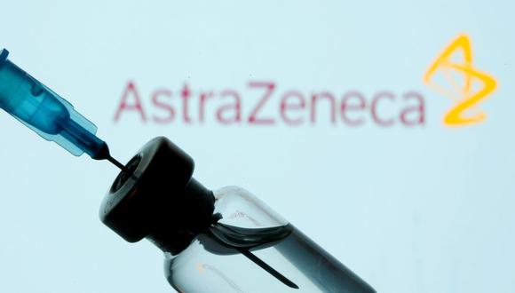 La vacuna contra el COVID-19 de AstraZeneca ya ha sido distribuida en algunos países. (REUTERS / Dado Ruvic).