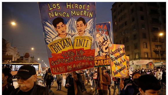 En la víspera las calles del centro de Lima fueron ocupadas por numerosos ciudadanos que pedían justicia y reparación por la muerte de Inti Sotelo y Bryan Pintado hace un año.
(Foto: GEC)