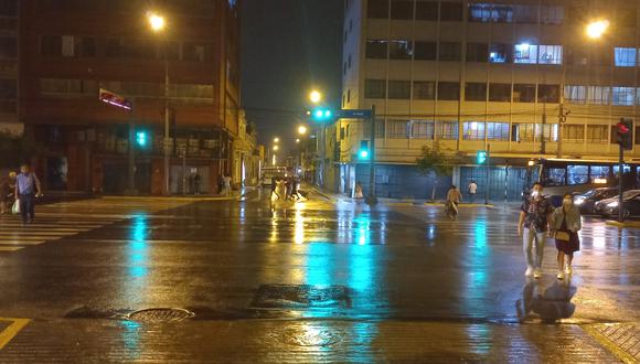 Lluvia de verano reportó el Senamhi en diversos distritos de Lima Metropolitana. (Foto: David Pino / @daveklux / Twitter)