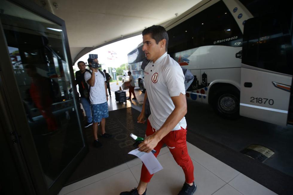 Los jugadores y demás integrantes de Universitario llegaron a su lugar de concentración en Asunción tras ser despedidos de Lima con un caluroso banderazo por parte de la afición del club. (Fotos: Jesús Saucedo / GEC)