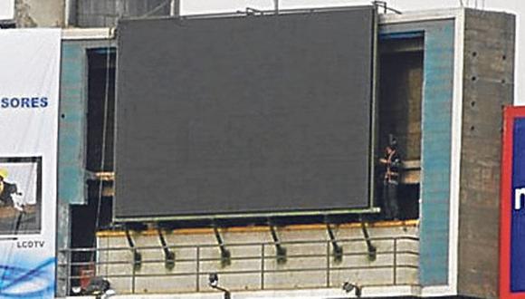 Estrenan pantalla gigante

