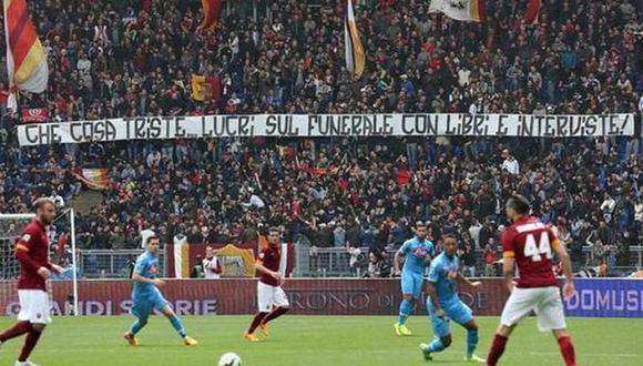 Federación Italiana de fútbol investiga banderola ofensiva del AS Roma 