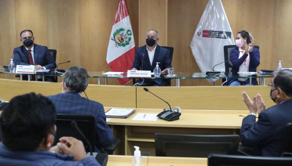 El ministro Juan Silva se reunió con representantes de los gremios de transportistas. (Foto: MTC)