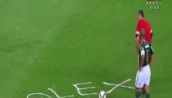 YouTube: Árbitro homenajea a jugador brasileño con hecho curioso [VIDEO]