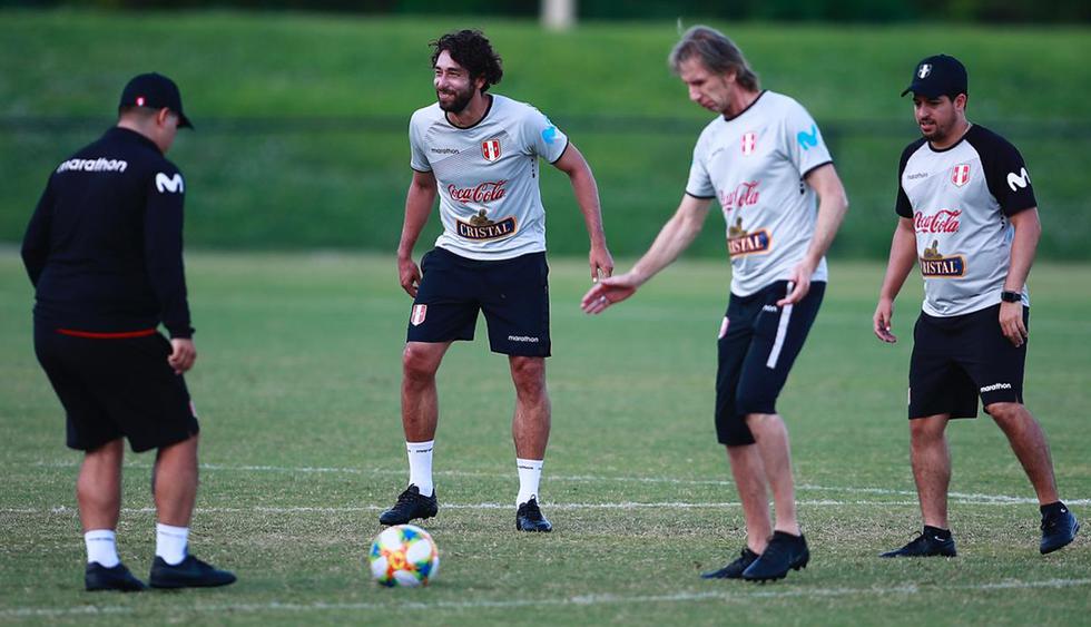 'Juanchi' Cominges, coach de la bicolor, también participó de este juego informal. (Foto: Daniel Apuy, enviado especial / GEC)