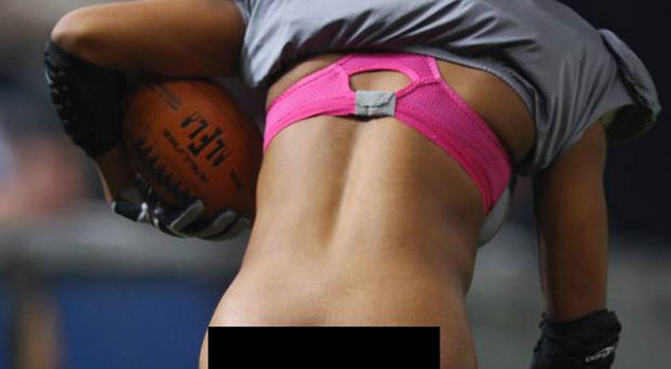 Jugadora de Fútbol Americano en lencería perdió su truza en pleno juego