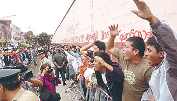 Fanáticos cremas atacaron a revendedores en el "Lolo" Fernández