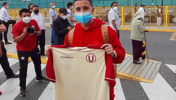 Rodrigo Vilca posó con la camiseta de Universitario de Deportes. (Foto: @Landivar_renato)