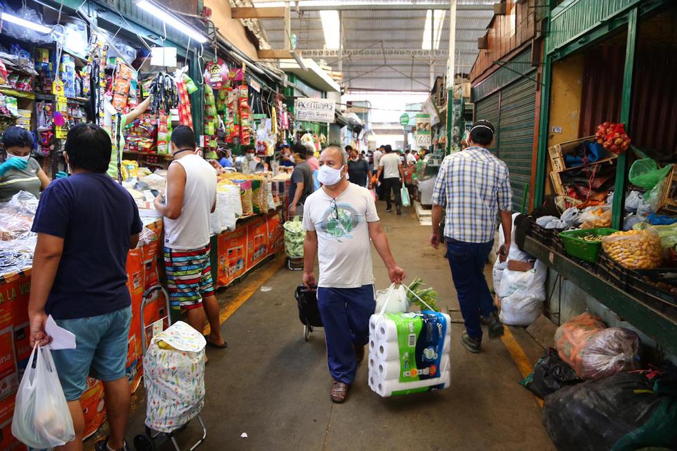 Así es la salida de hombres a los mercados de Lima tras medida de Martín Vizcarra. Foto: Hugo Curotto / GEC