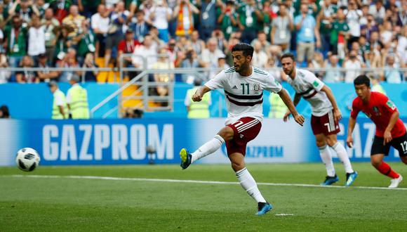 Preciso instante en que Carlos Vela marca un gol a Corea del Sur en el Mundial Rusia 2018. (Foto: AFP)