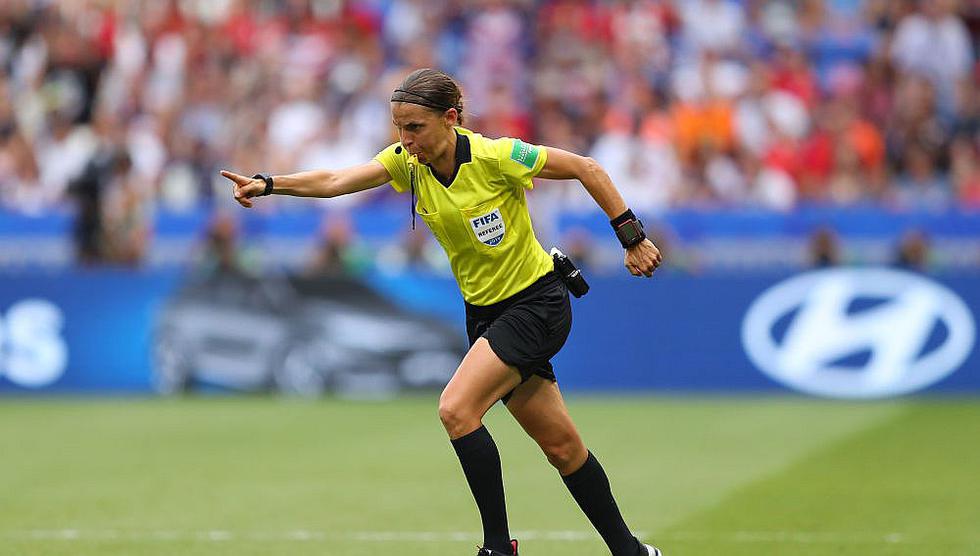 Francesa Stéphanie Frappart será la primera mujer en arbitrar final de torneo europeo | FOTOS