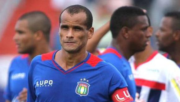 El gran Rivaldo volvió a las canchas con un triunfo