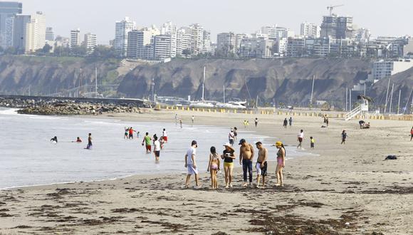 Bañistas deben respetar el protocolo para acudir a las playas en plena pandemia por el COVID-19. Foto: Allen Quintana/ @photo.gec