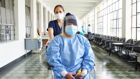 Dan de alta a Elizabeth García Ninahuamán, de 26 años, la última paciente tras la deflagración en VES. (Foto: Hospital Hipólito Unanue)