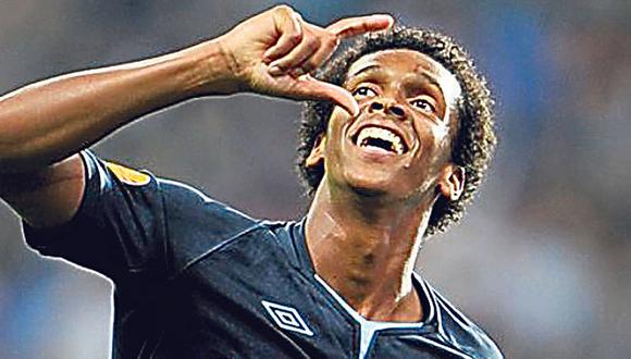 Tévez juega y es capitán en victoria de city, mientras los reds golean