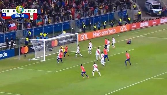Perú vs. Chile EN VIVO | Eduardo Vargas estrella el balón al poste de Pedro Gallese tras cabezazo | VIDEO