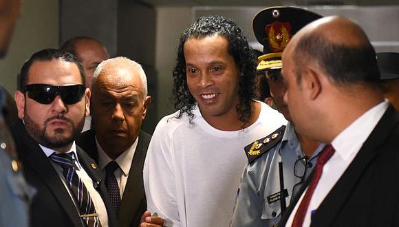 Ronaldinho está preso en Paraguay por supuesto uso de documentos falsos. (Foto: AFP)