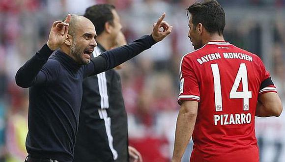Claudio Pizarro y Pep Guardiola coincidieron en Bayern Múnich entre el 2013 y 2015. (Foto: AFP)
