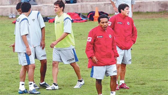 José Corcuera y mayoría de jugadores de Cienciano dejarían el club rojo a fin de año por falta de pago
