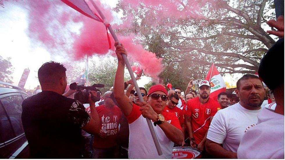 Selección peruana: Hinchas realizan banderazo en Miami