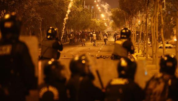Los enfrentamientos entre los policías y los manifestantes se registraron en diversos puntos de Lima. (GEC)