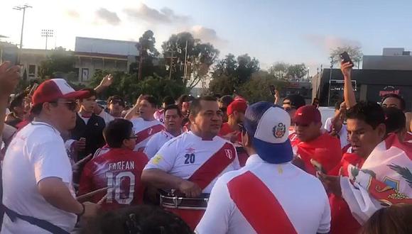 Perú vs. Brasil EN VIVO: el impresionante banderazo de los hinchas peruanos en Los Ángeles | VIDEO