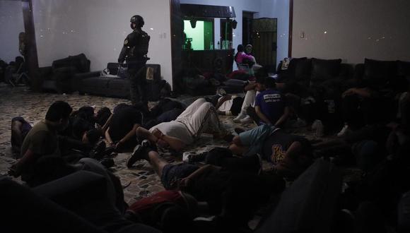 El pasado 31 de marzo fueron detenidas 66 personas, en su mayoría ciudadanos de nacionalidad venezolana, en una vivienda de Chaclacayo, donde se hallaron armas y drogas. (Foto: Joel Alonzo/ @photo.gec)