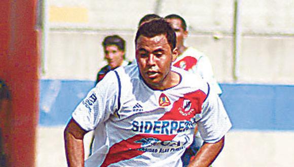 Total Chalaco concrentró anoche el fichaje del
volante Donny Neyra