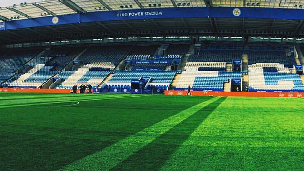¡Para aplaudir! Este club hizo su escudo en el césped del estadio