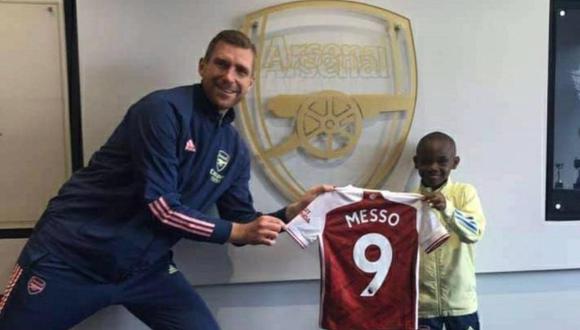 Arsenal fichó a Leo Messo, pequeño de diez años de nacionalidad keniata. (Foto: @ChrisWheatley_)
